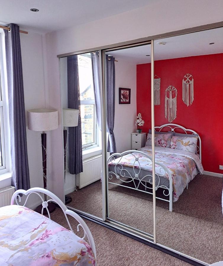 Double Room Lgbt London Bagian luar foto
