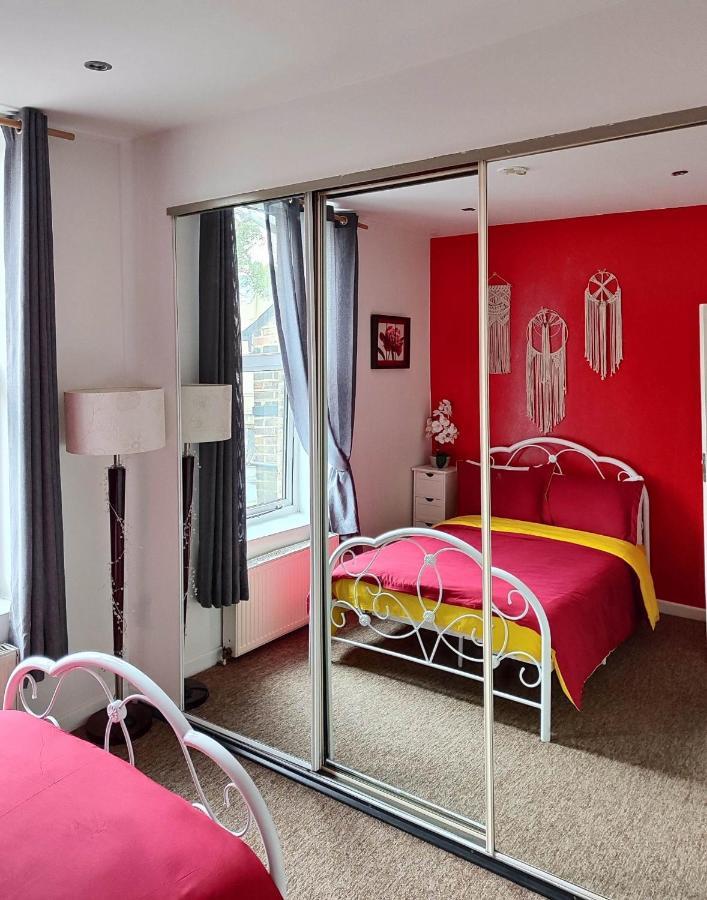 Double Room Lgbt London Bagian luar foto