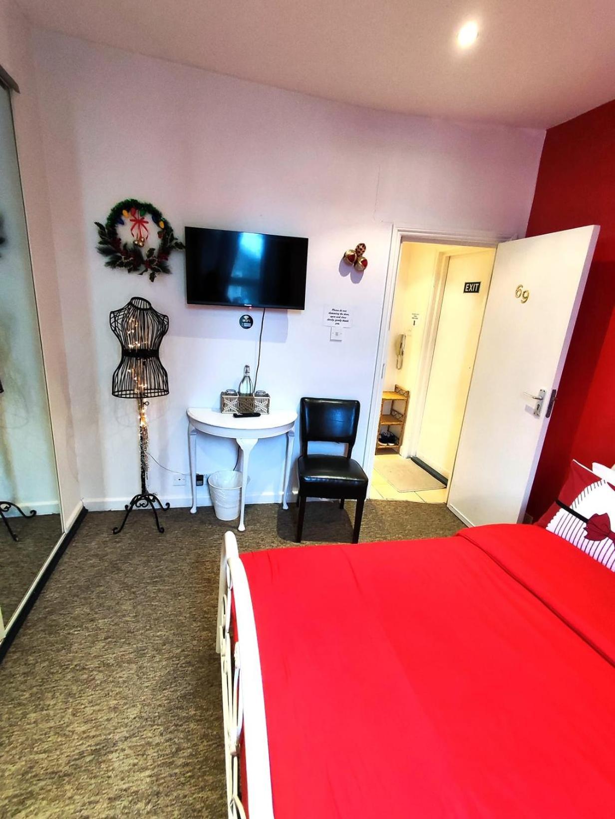 Double Room Lgbt London Bagian luar foto